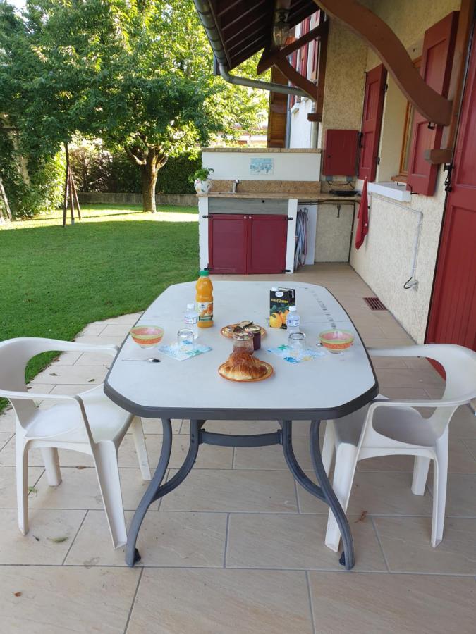 Ferienwohnung Au Gres Du Vent Ruy-Montceau Exterior foto