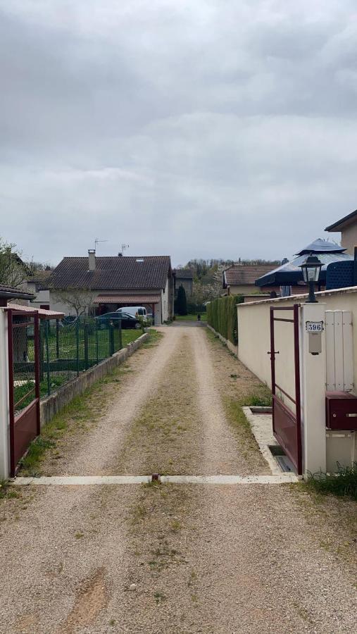 Ferienwohnung Au Gres Du Vent Ruy-Montceau Exterior foto